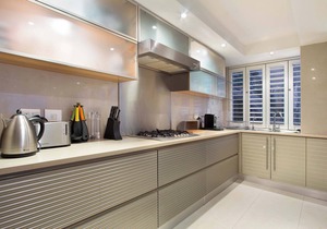 Clifton Views - Elegant Apt with pool & sea views