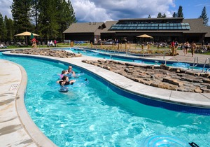 Cozy Sunriver cabin with WiFi and fireplace - SHARC passes included in Sunriver