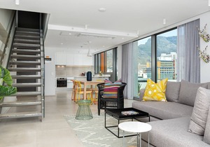 Designer Apartment With Table Mountain Views