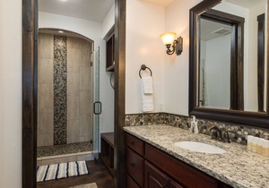 Downtown Moab | Private Hot Tub | Bike Storage | Pet Friendly | Easy Parking in Moab