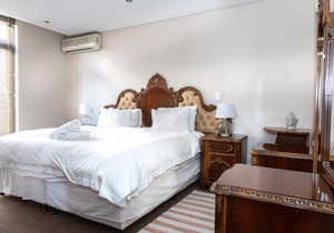Elegant Beachfront 192 Eden on the Bay Beachfront Apartment, Blouberg, Cape Town