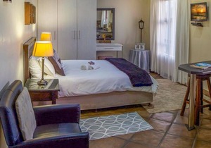 Guest Lodge, double bed and sofa bed max 4 guests, near Port Elizabeth