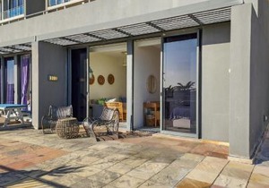 Infinity LG8 Beachfront Apartment