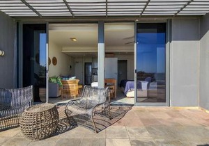 Infinity LG8 Beachfront Apartment