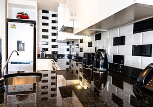 Infinity Luxury Beachfront Apartment
