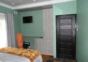 Lake Sands Manor