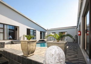 Le Blue Guesthouse