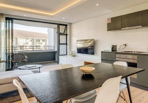 Lock up and Go Apartment in Sea Point (D on S)