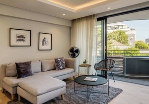 Lock up and Go Apartment in Sea Point (D on S)