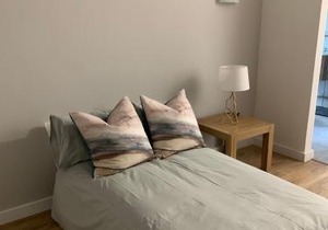 Lovely flat walking distance to Glentana beach