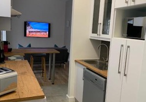 Lovely flat walking distance to Glentana beach