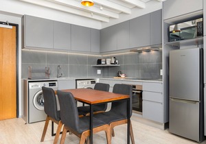 Luxe De Waterkant Apartment with Mountain Views