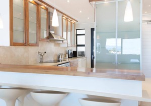 Luxury Ocean-Front Apartment in Historic Hermanus