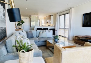 Luxury Ocean-Front Apartment in Historic Hermanus