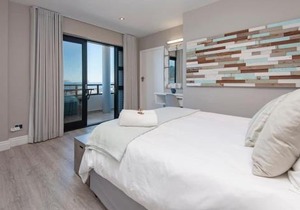 Marine Court 5 by BACK IN TOWN - 2Bedroom Ocean-facing Apt in Hermanus Centre