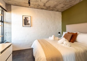 Modern 2 Bed Apartment in Bo-Kaap with Table Mountain Views