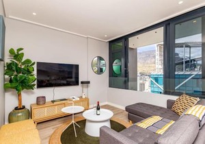 Outdoor pool Apartment, Gym, Bar & views