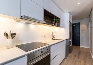 Outdoor pool Apartment, Gym, Bar & views