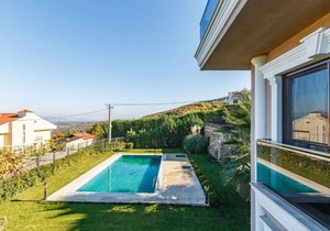 Peaceful Villa with Private Pool and Garden in Kartepe