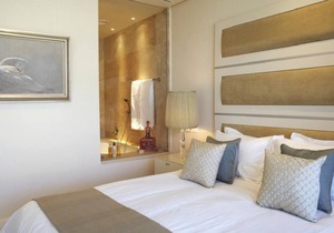 Pembroke 401, 2 Bedroom Service Apartment
