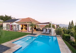 Pink Rose Guesthouse & Spa | FOR MEN ONLY | Room 2 apartment