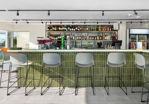 Point Break | Luxe Apartment | Views | Balcony