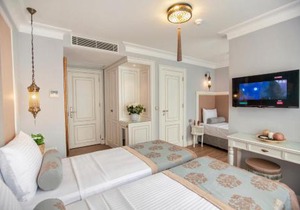 Raymond Hotel Old City