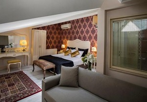 Raymond Hotel