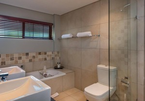 River Place Manor - Superior Double Room with pool views