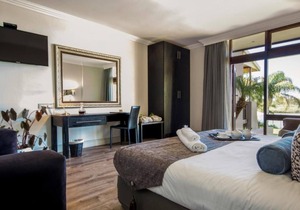 River Place Manor - Superior Double Room with pool views