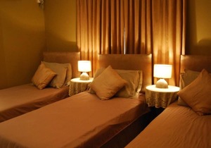 Savoy Lodge with Breakfast included! - Budget Triple Room 3