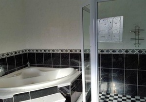 Savoy Lodge with Breakfast included! - Budget Triple Room 5