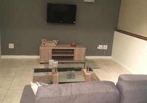 Sea point Promenade Self Catering Apartment ideally located to all Cape Town Attractions ! Walking distance to V&A waterfront and shops, restaurants , parks