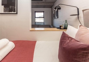 Spacious 1 Bed Studio in Bo-Kaap with Table Mountain Views