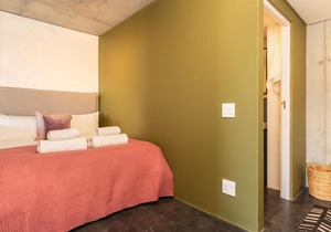 Spacious 1 Bed Studio in Bo-Kaap with Table Mountain Views