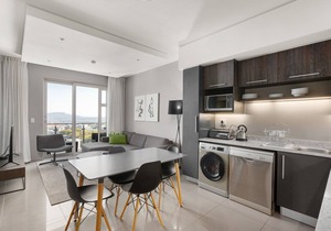 Spacious and Elegant 2 Bedroom Apartment