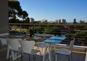 Spacious and Modern 2 Bedroom Apartment in Green Point