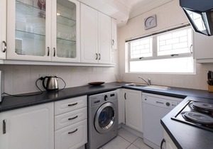 Spacious Camps Bay Apartment with Amazing Views!