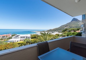 Spacious Camps Bay Apartment with Amazing Views!