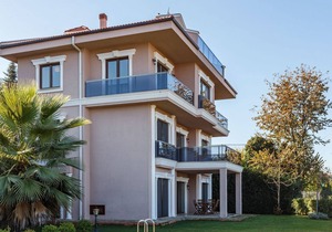 Spacious Villa with Pool and Garden in Kartepe