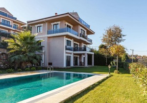 Spacious Villa with Private Pool and Garden in Kartepe