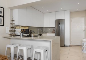Stunning 2 Bedroom Apartment Overlooking The Famous Beach Promenade!
