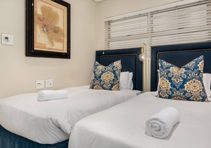 Stunning 2 Bedroom Apartment Overlooking The Famous Beach Promenade!