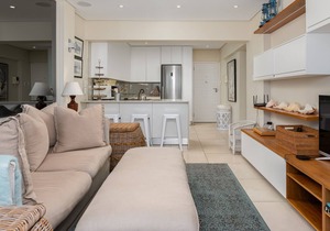 Stunning 2 Bedroom Apartment Overlooking The Famous Beach Promenade!