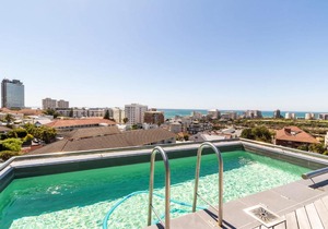 Stunning 3-Bed Apartment w/Balconies Pool in Cape Town