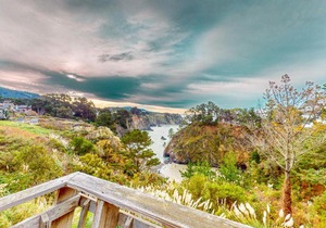 Stunning Elk House Oceanfront Deck & Views