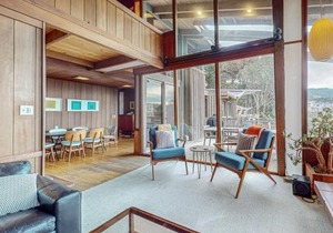 Stunning Elk House Oceanfront Deck & Views