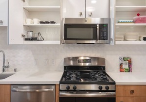 Sunlit SoMa 2BR w/ Gym, Roofdeck, walk to Tech HQs and BART, by Blueground