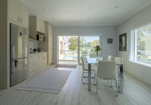 Superior 3-Room-Apartment with Loggia, fast Internet, AirCon, solar-heated Pool