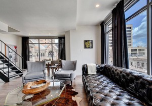 The Littlefields by Lodgewell, Corner Loft Trio of Balconies in Austin